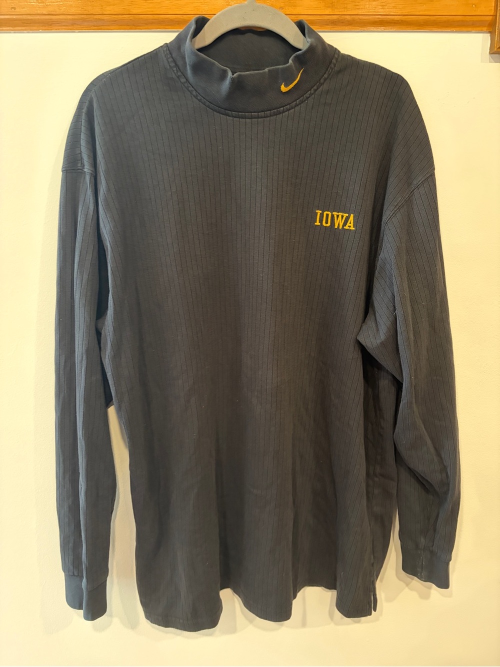 Vintage Nike Iowa Hawkeye Black Ribbed Long Sleeve Mock Neck - Men’s XL